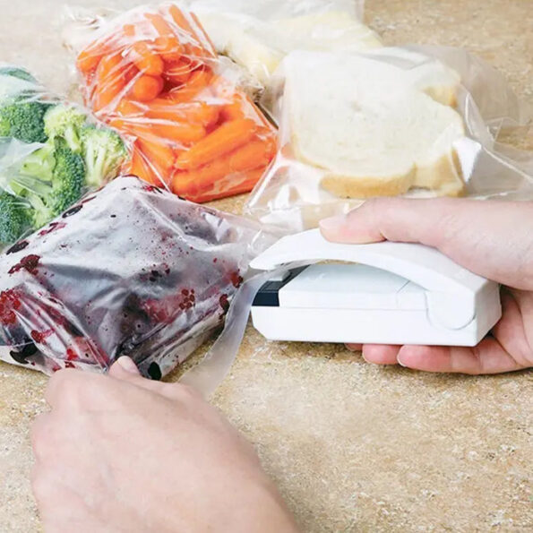 Multifunctional Household Mini Portable Super Sealer Handy Plastic Bag Sealer Sealing Machine 5
