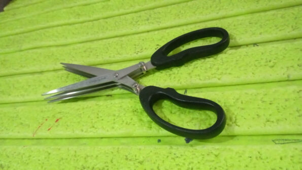 Multifunction Vegetable Stainless Steel Herbs Scissor With 3 Blades (1 Pc) 7